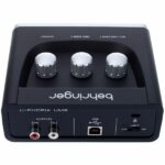 Behringer U-Phoria UM2 b